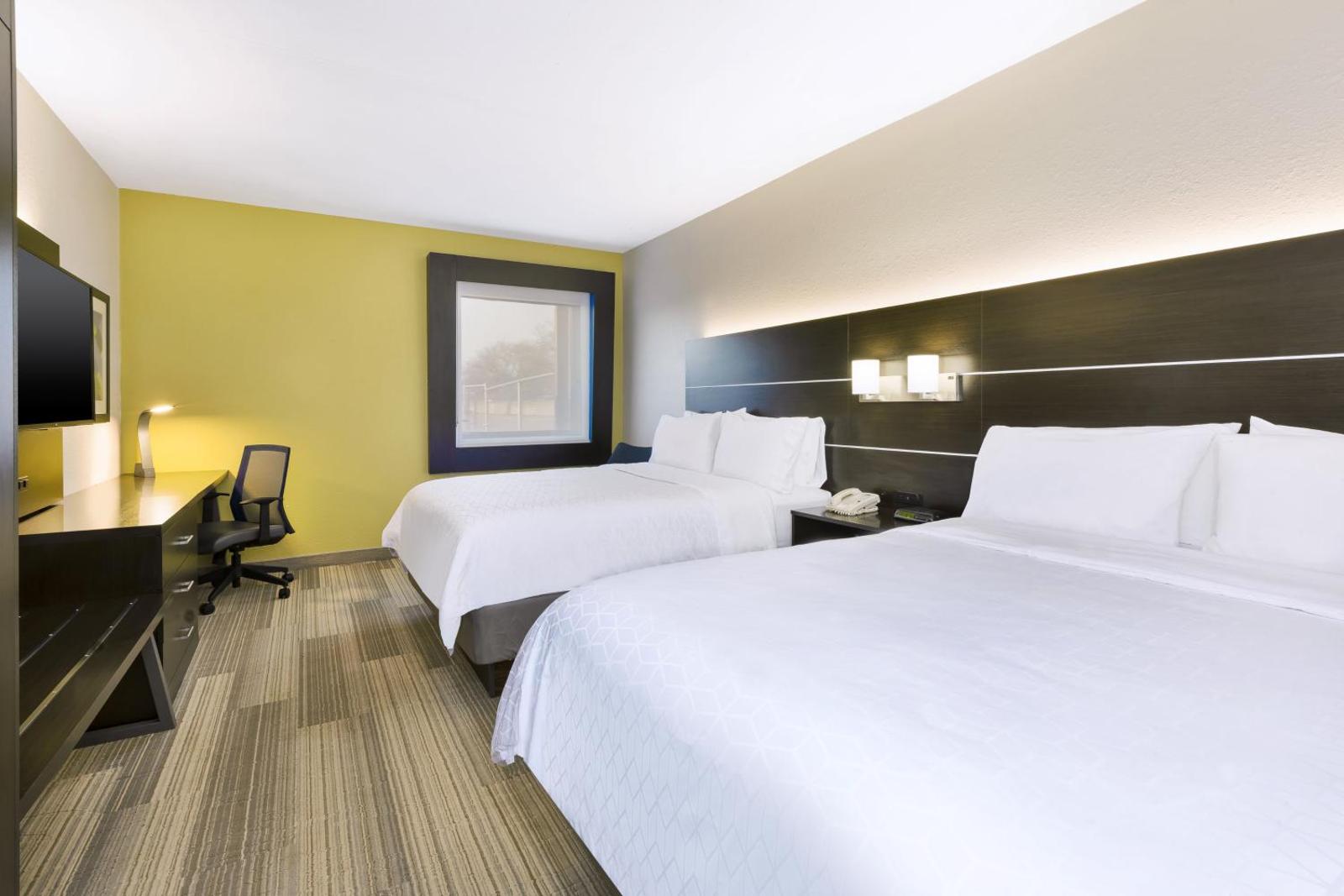 Holiday Inn Express Detroit-Warren/General Motors Technology Center an IHG Hotel Main image 2